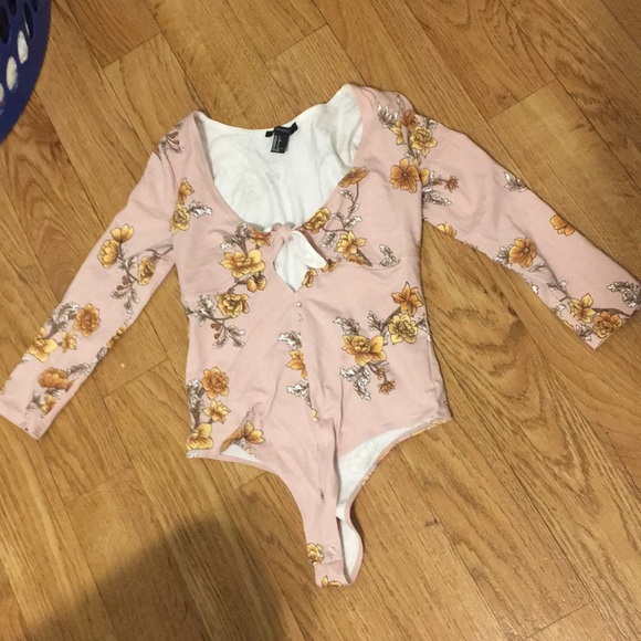 Forever 21 Tops - Floral body suit with keyhole front